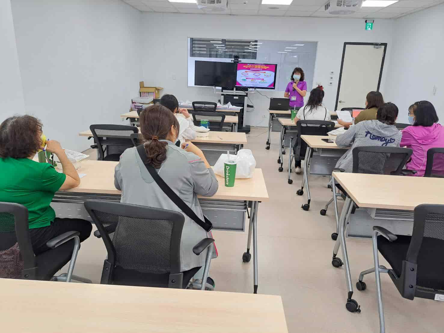 114年6月22日診所癌症篩檢說明會照片1