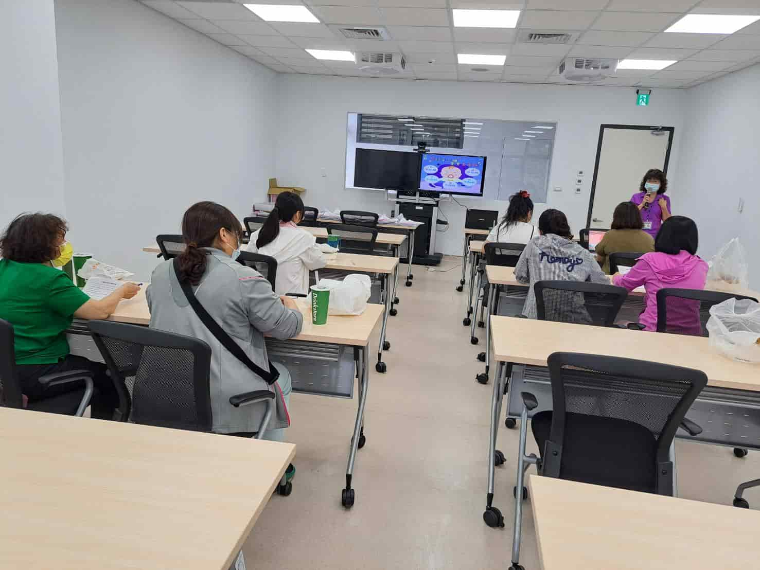 114年6月22日診所癌症篩檢說明會照片6